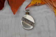 Load image into Gallery viewer, Sterling Silver Vintage Oval Celtic Pendant