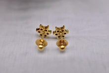 Load image into Gallery viewer, 18K Yellow Gold Cluster Flower Screw Back Diamond Stud Earrings