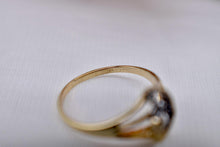Load image into Gallery viewer, 10K Yellow Gold Vintage Swirl Design Diamond Ring