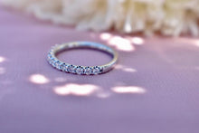 Load image into Gallery viewer, 14K White Gold Vintage 0.57cts Diamond Shared Prong Wedding Band