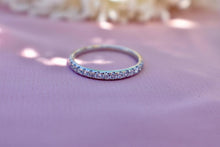 Load image into Gallery viewer, 14K White Gold Vintage 0.40cts Diamond Wedding Band