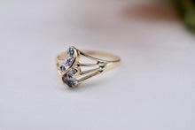 Load image into Gallery viewer, 10K Yellow Gold Vintage Swirl Design Diamond Ring