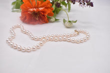 Load image into Gallery viewer, Vintage 14K Yellow Gold 18 Inch 7.5mm Fresh Water White Pearl Necklace Strand
