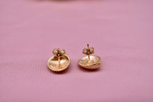 Load image into Gallery viewer, Vintage 14K Yellow Gold Seashell Stud Earrings