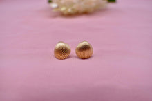 Load image into Gallery viewer, Vintage 14K Yellow Gold Seashell Stud Earrings