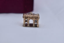 Load image into Gallery viewer, Vintage 14K Yellow Gold Rare Arch of Constantine Rome Charm