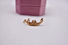 Load image into Gallery viewer, Vintage 18K Yellow Gold Rare Heavy Venetian Gondola Charm