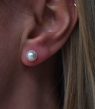 Load image into Gallery viewer, 14K Yellow Gold White Saltwater Akoya Pearl Stud 7mm Pushback Earrings