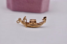 Load image into Gallery viewer, Vintage 18K Yellow Gold Rare Heavy Venetian Gondola Charm
