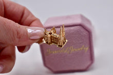 Load image into Gallery viewer, Vintage 14K Yellow Gold 3D St Patricks Gothic Cathedral NY Charm