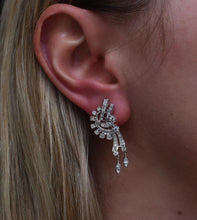 Load image into Gallery viewer, Rare Art Deco Dangle 14K White Gold 2.00cts Diamond Chandelier Style Clip On Earrings