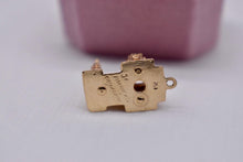 Load image into Gallery viewer, Vintage 14K Yellow Gold 3D St Patricks Gothic Cathedral NY Charm
