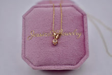 Load image into Gallery viewer, Vintage 14K Yellow Gold 0.15cts Solitaire Diamond Compass Prongs Necklace