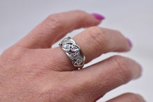 Load image into Gallery viewer, Beautiful 14K White Gold Art Deco Vintage Hand Sculpted Floral Double Heart Diamond Band