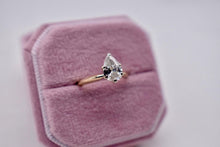 Load image into Gallery viewer, Vintage 14K Yellow Gold Solitaire 1.25cts Pear Shape Diamond Engagement Ring