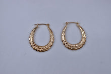 Load image into Gallery viewer, Vintage 14K Yellow Gold Scalloped Hollow Hoop Earrings