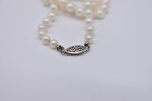 Load image into Gallery viewer, Vintage 14K White Gold 18.5 Inch Graduated Fresh Water White High Quality Shell Pearl Necklace Strand