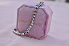 Load image into Gallery viewer, 18K White Gold Vintage Round 2.00cts Natural Diamond Illusion Style Tennis Bracelet