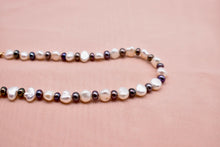 Load image into Gallery viewer, 14K Yellow Gold Vintage White & Grey Pearl Necklace Strand