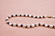 Load image into Gallery viewer, 14K Yellow Gold Vintage White & Grey Pearl Necklace Strand