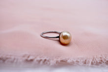 Load image into Gallery viewer, Antiqued European Silver Solitaire Button Pearl Ring