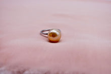 Load image into Gallery viewer, Antiqued European Silver Solitaire Button Pearl Ring
