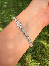 Load image into Gallery viewer, Reserved Listing Vintage 10 karat white gold 3.50cts Natural Diamond Tennis Bracelet
