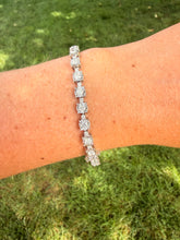 Load image into Gallery viewer, Reserved Listing Vintage 10 karat white gold 3.50cts Natural Diamond Tennis Bracelet
