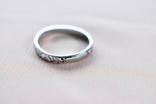 Load image into Gallery viewer, Beautiful 14K White Gold Art Deco Vintage Hand Engraved Wedding Band
