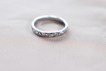 Load image into Gallery viewer, Beautiful 14K White Gold Art Deco Vintage Hand Engraved Wedding Band
