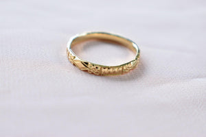 Beautiful 14K Yellow Gold Art Deco Vintage Hand Engraved Wedding Band