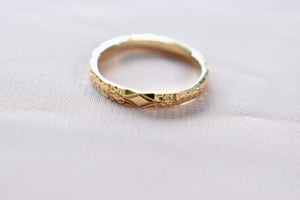 Beautiful 14K Yellow Gold Art Deco Vintage Hand Engraved Wedding Band