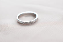 Load image into Gallery viewer, Beautiful 14K White Gold Art Deco Vintage Hand Engraved Wedding Band
