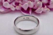 Load image into Gallery viewer, Estate Platinum Classic Comfort fit 6mm Heavy Wedding Band Size 9
