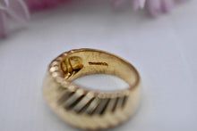 Load image into Gallery viewer, Tiffany &amp; Co 1998 Chevron Style Cordis 18K Yellow Gold Band
