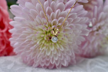 Load image into Gallery viewer, Vintage 14K Yellow Gold 0.28cts Solitaire Round Shape Diamond Compass Prongs Necklace
