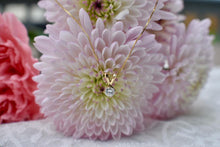 Load image into Gallery viewer, Vintage 14K Yellow Gold 0.28cts Solitaire Round Shape Diamond Compass Prongs Necklace
