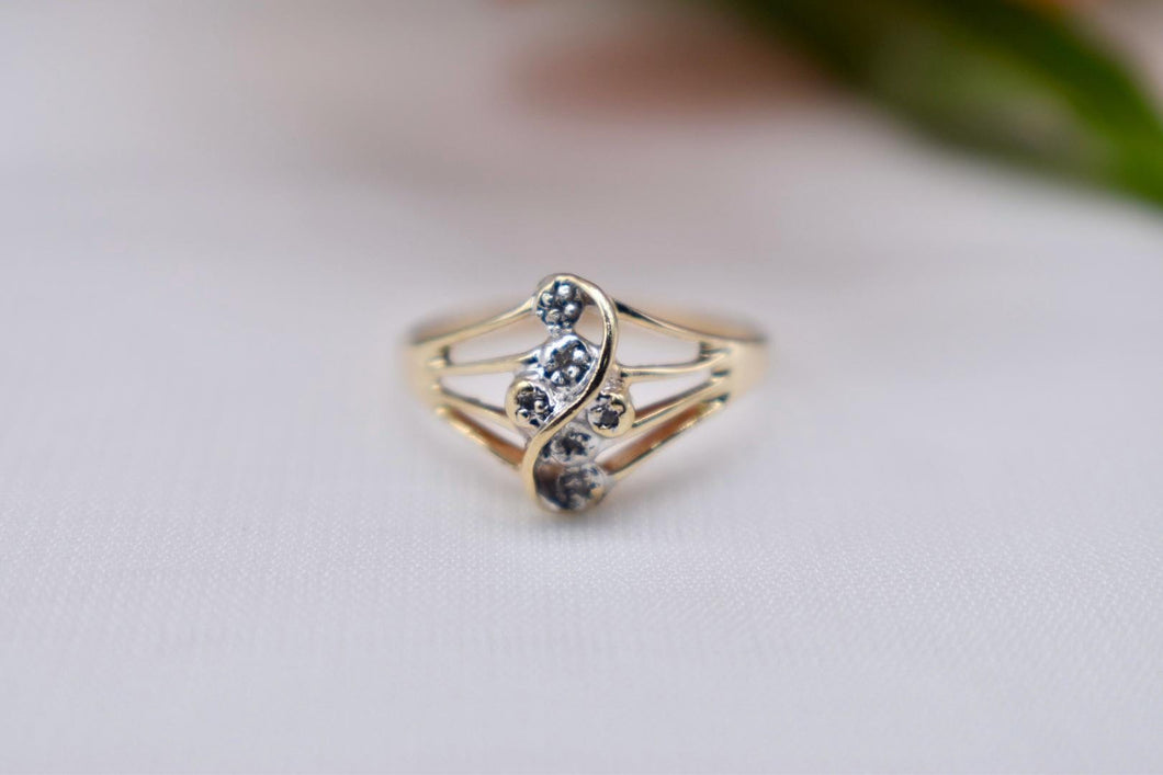 10K Yellow Gold Vintage Swirl Design Diamond Ring