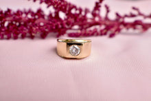 Load image into Gallery viewer, Vintage 14K Yellow Gold Unique Heavy 1.00cts Men&#39;s Single Diamond Ring

