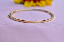 Load image into Gallery viewer, 18K Yellow Gold 1.32cts Diamond Prong Set Bangle Bracelet
