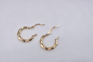 Vintage 14K Yellow Gold Scalloped Hollow Hoop Earrings