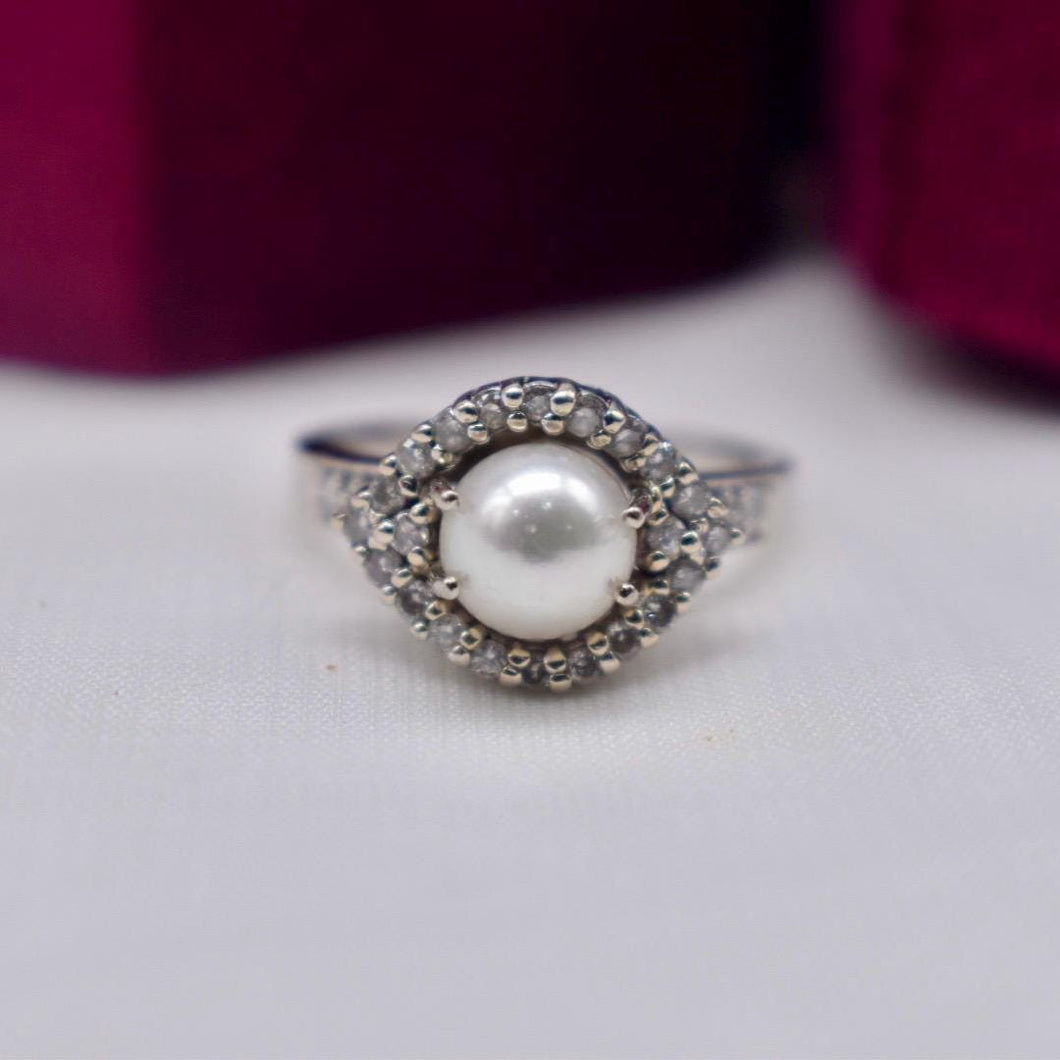 Vintage 14K White Gold Unique Pearl and Diamond Halo Style Ring