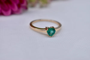 14K Yellow Gold Solitaire Heart Shaped Emerald Ring