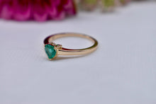 Load image into Gallery viewer, 14K Yellow Gold Solitaire Heart Shaped Emerald Ring
