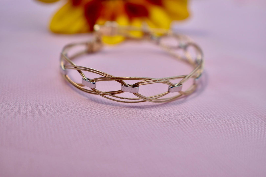 Vintage 14K Two Toned Yellow & White Gold Unique Flexible Criss Cross Bracelet