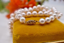 Load image into Gallery viewer, Vintage 14K Yellow Gold 18 Inch 7.5mm Fresh Water White Pearl Necklace Strand
