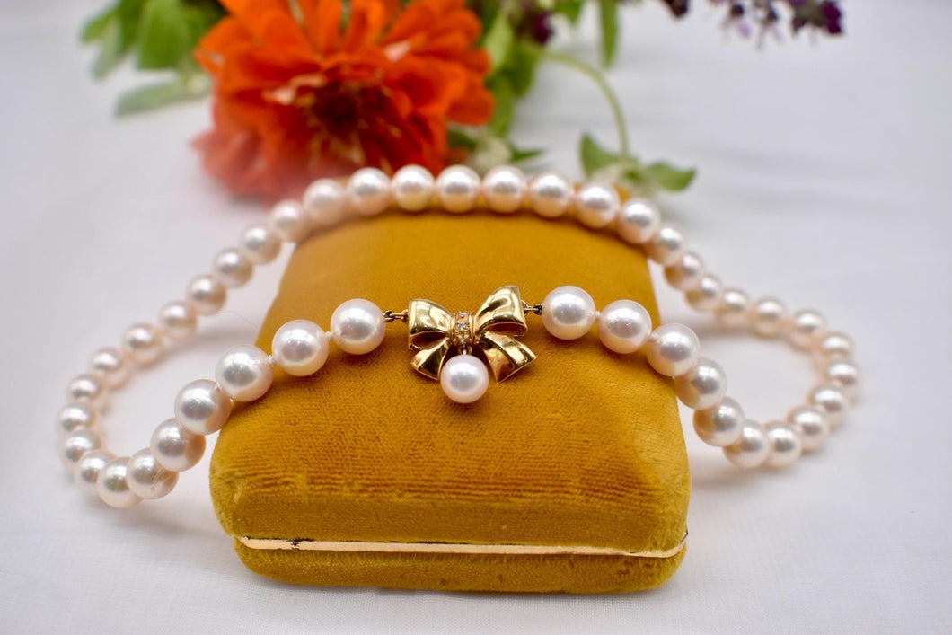 Vintage 14K Yellow Gold 16 Inch 9mm Fresh Water White Pearl & Diamond Bow Necklace Strand