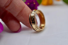 Load image into Gallery viewer, Victorian 18K Yellow Gold Unique Designed Milgrain Edge Band
