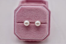 Load image into Gallery viewer, 14K Yellow Gold White Saltwater Akoya Pearl Stud 7mm Pushback Earrings
