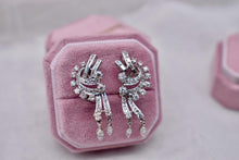 Load image into Gallery viewer, Rare Art Deco Dangle 14K White Gold 2.00cts Diamond Chandelier Style Clip On Earrings
